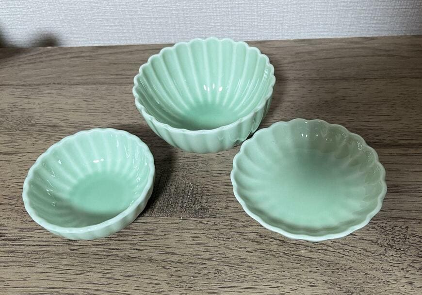 セリア、小鉢・小皿・浅鉢 青磁菊型 画像