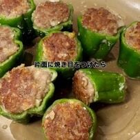 【夫弁当】焼肉のタレを使った「ピーマンの肉詰め」入りのお弁当がおいしそう！お花の形のゆで卵などカラフルな副菜もたっぷり
