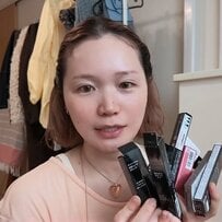 【正直レビュー】30代美容系YouTuberが“ケイト縛り”で「5歳若見えするメイク」 新作ピンクに「めっちゃいい」と絶賛