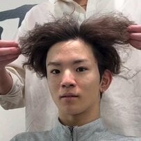 【大変身】髪のダメージが気になる男性が短髪に大胆イメチェン！「かっこいい！」とコメント大絶賛！