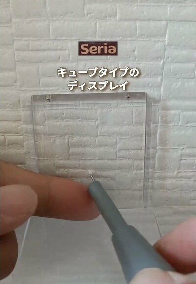 壁につけたキューブタイプのディスプレイ