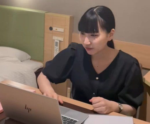 出張でビジネスホテルに泊まる時のあるある？「プレゼンとご褒美の準備」をする宿泊客に共感の声