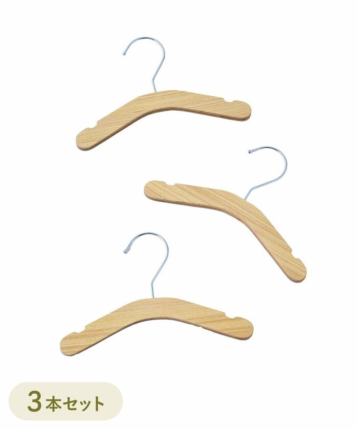 飼い主さんのお悩みを解決してくれるのが、ペット服専用のハンガー