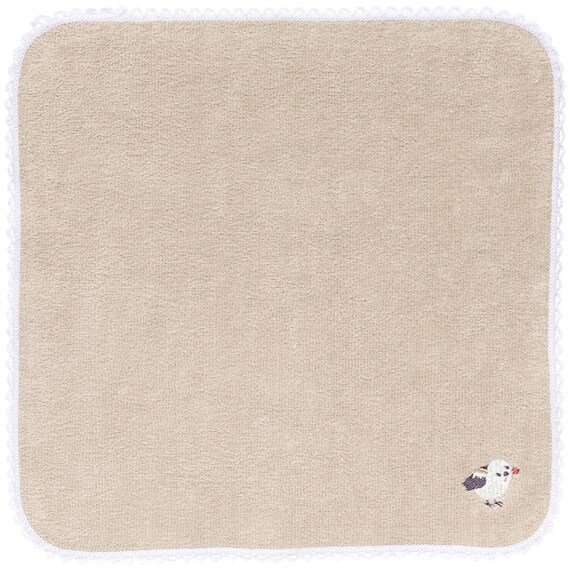 シマエナガのワンポイント刺繍がかわいいハンドタオルです。