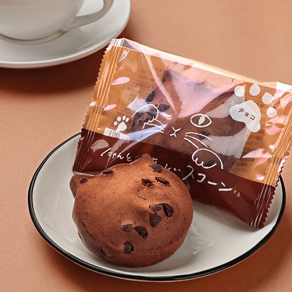 にゃんこの形とかわいいパッケージが、ネコ好きの心をくすぐるスコーン