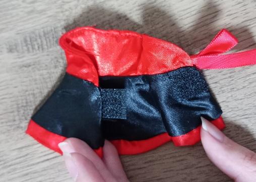 筆者撮影（セリア、ハロウィンぬいぐるみコスチューム 襟付きマント）