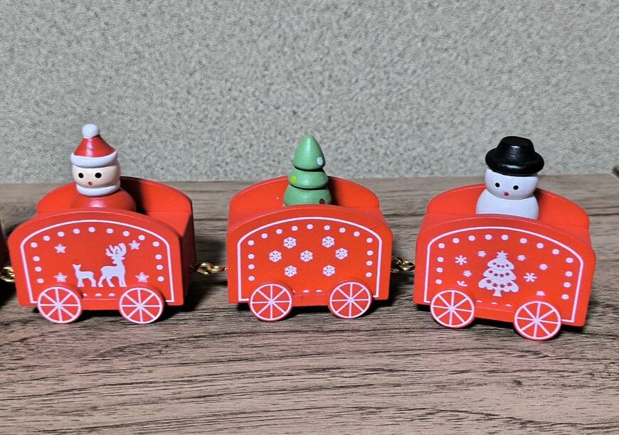 筆者撮影（ダイソー、ウッドトレインオブジェ）