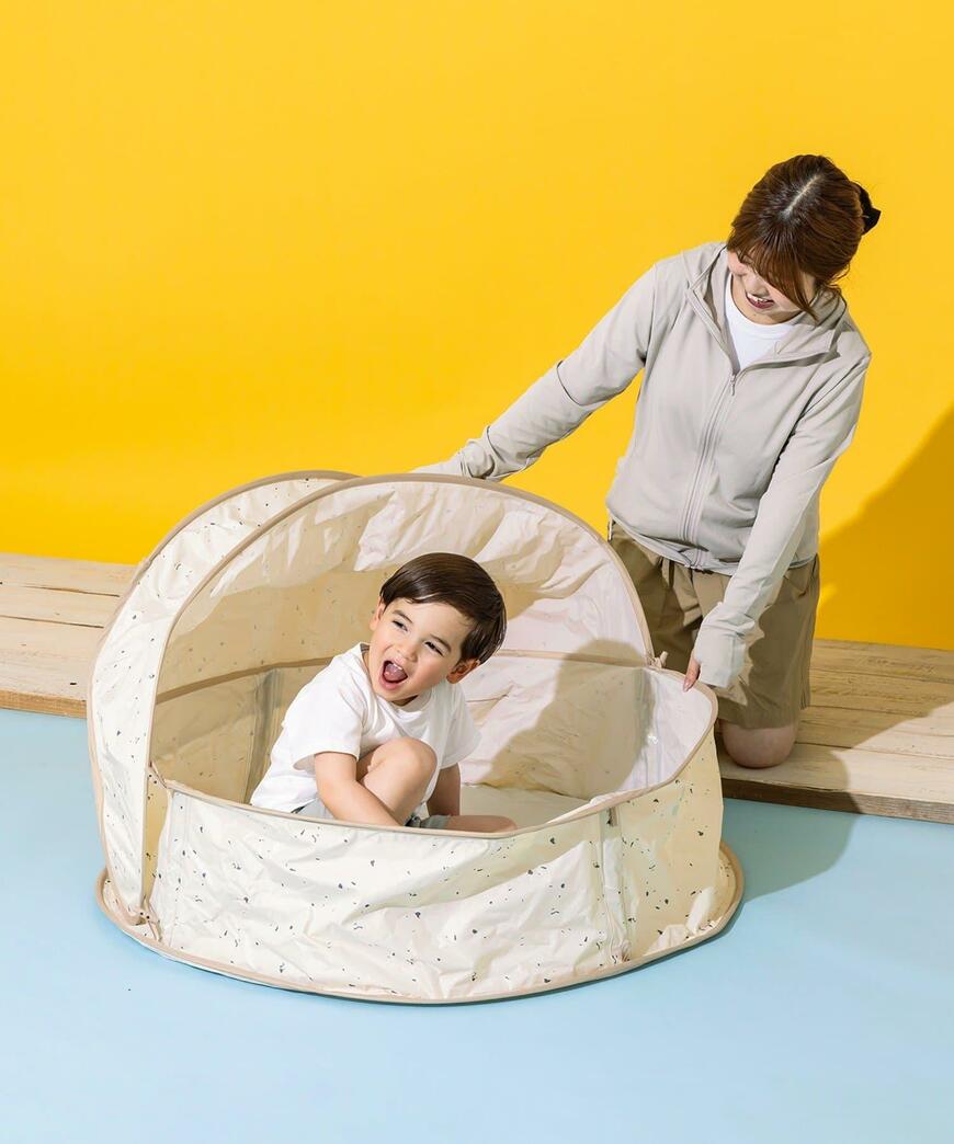 出所：パルグループ公式ファッション通販サイト 3COINS 《空気入れ不要！》POPUPサンシェード付きプール