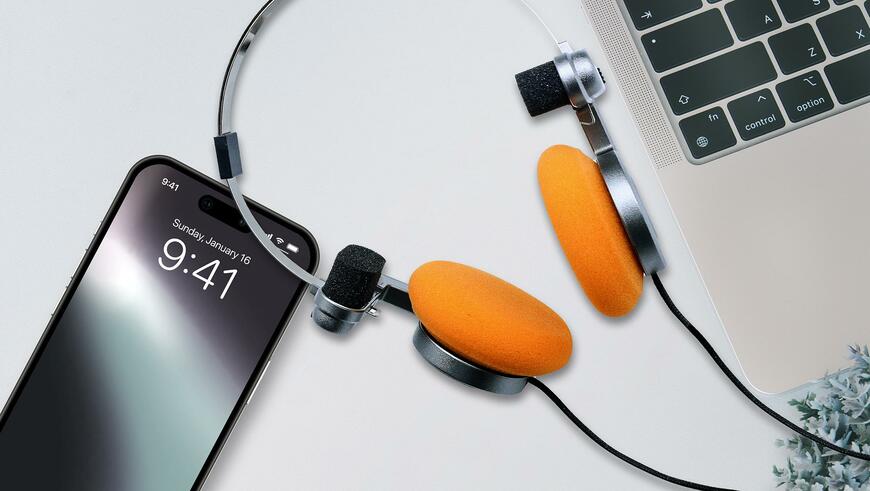 出所：株式会社ゲオホールディングス「80年代を彷彿させるレトロデザイン！2色のイヤーパッドでビジュアルが変わる　ゲオ限定『オンイヤーレトロヘッドホン（ワイヤレス）』を販売」