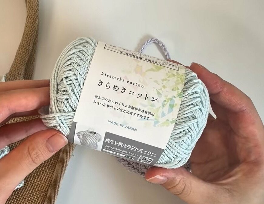 【100均】セリアの“きらめきコットン毛糸”1玉だけで作れる！かぎ針編みの「貝殻のボトルホルダー」に「天才？」の声