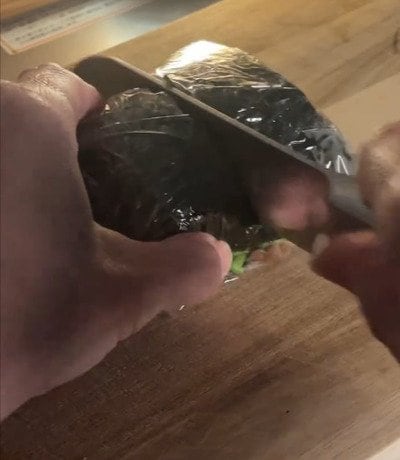 くるっと巻いて断面映え！50代母が作るかわいい〈牛おにぎらず弁当〉が話題