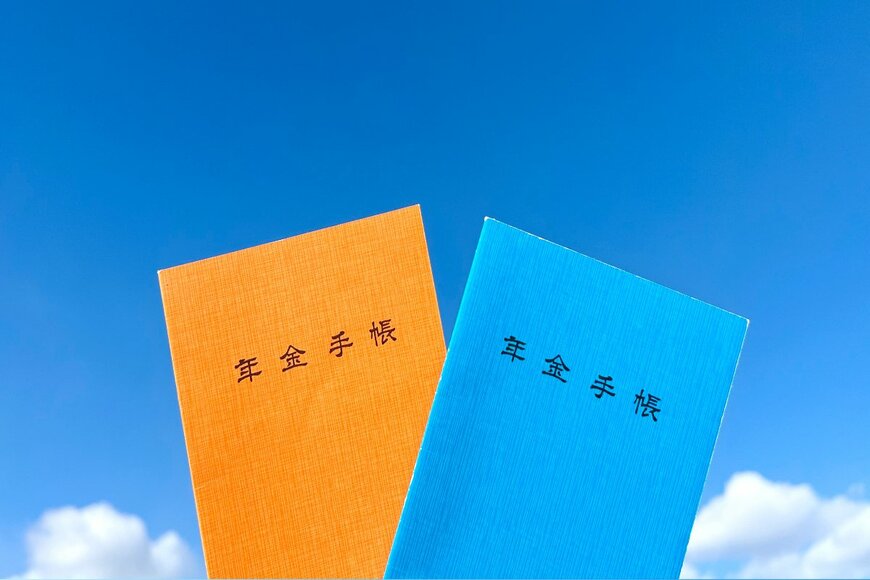 8月15日の年金支給日に振込額が「増える人・減る人」どんな人？【老後の年金】国民年金と厚生年金の平均年金月額《60歳～90歳以上と男女差》