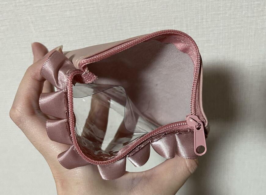 ダイソー、推しポーチ、フリル付フラットポーチ(ピンク)画像