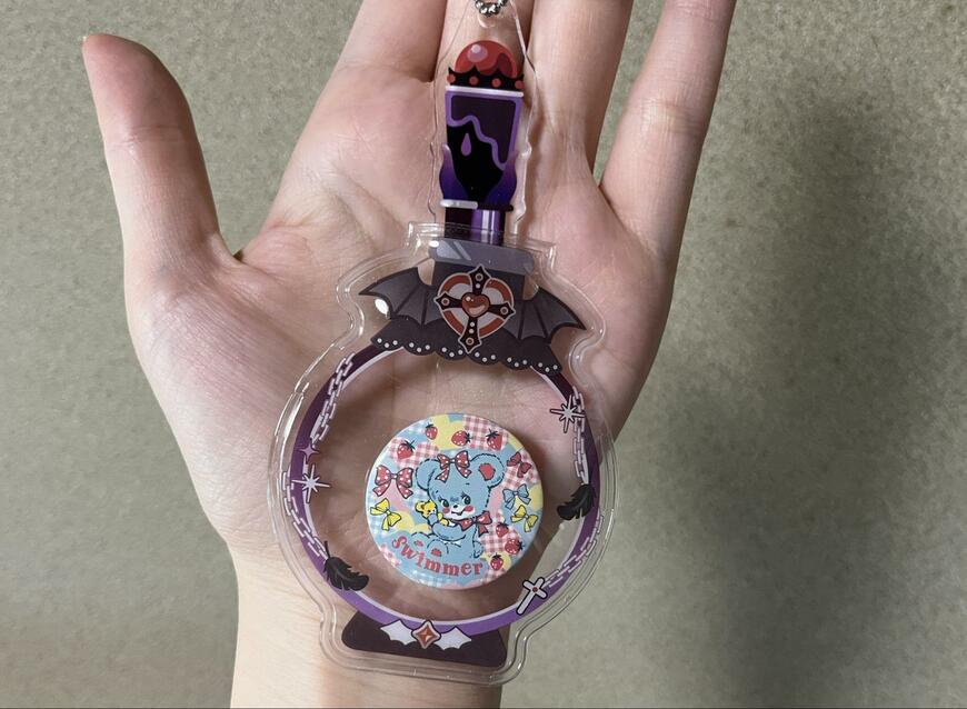 セリア、缶バッジカバー 香水瓶柄商品画像