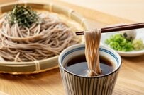 【2025年度1.9％増額】厚生年金と国民年金、日本の60歳～90歳以上がもらってる平均額は？ 「年金一覧表」も紹介！