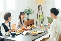 【国家公務員の扶養手当】2026年4月時点で扶養親族なしが「16万1045人」。子1人でいくら付くのか
