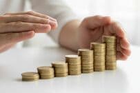 【40代】生命保険料はどれくらい？保険料負担額を「性別・家族構成別・年収」でチェック