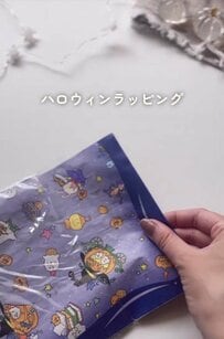 ハロウィン柄のナプキンが「お菓子のラッピング」に変身 1分でできる折り方アイデア