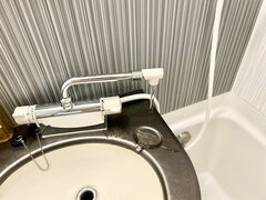 ホテルの浴槽にお湯を張れない？　シャワー水栓のまさかの仕様に「知らなかった！」「目からウロコ」