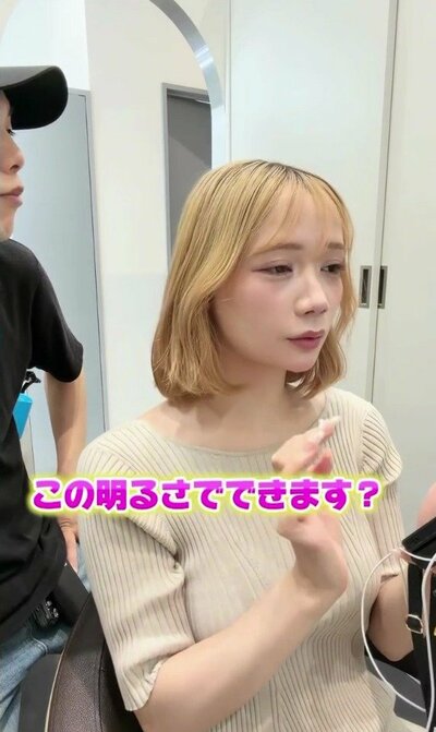 ビフォーは伸びて色落ちしたロングボブ