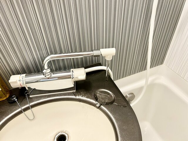 ホテルの浴槽にお湯を張れない？　シャワー水栓のまさかの仕様に「知らなかった！」「目からウロコ」
