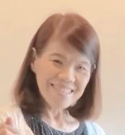 【60代マダム】Honeysの「黒ワンピース」でゆるっと休日コーデ！ホワイトアイテムで抜け感のあるおしゃれスタイルに