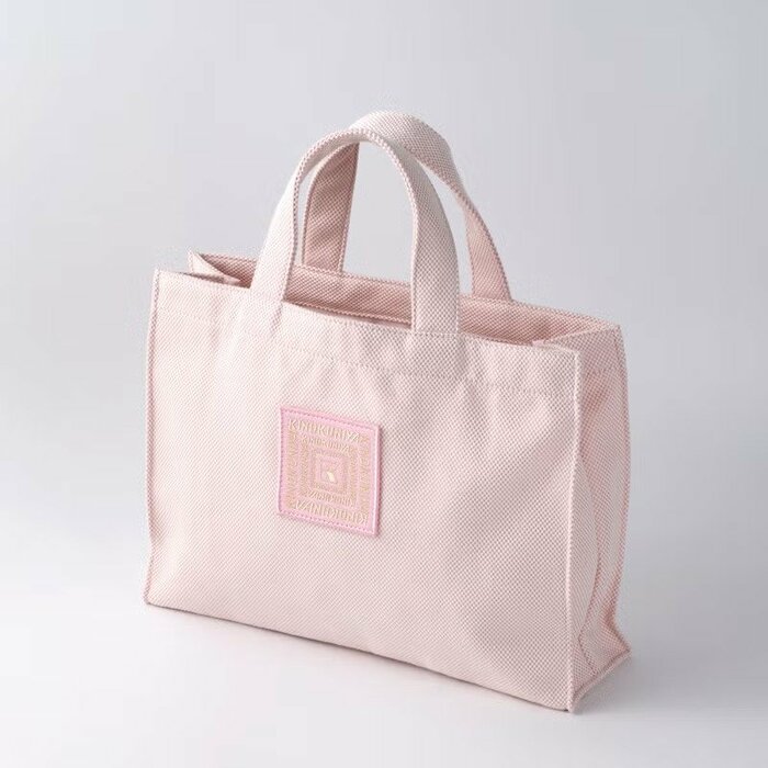 見た目より頑丈で、耐荷重は約2.5kgまで対応しています