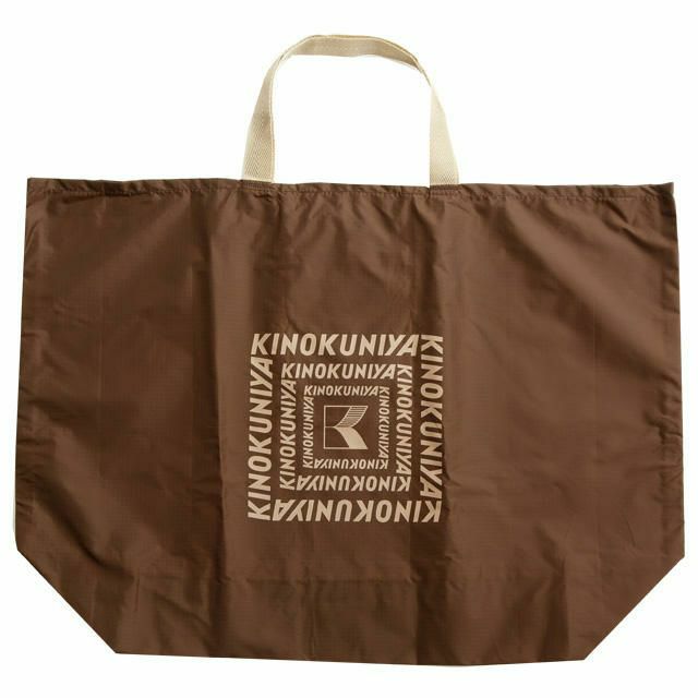 軽さにこだわって、パラシュートと同様の素材で作られたエコバッグ