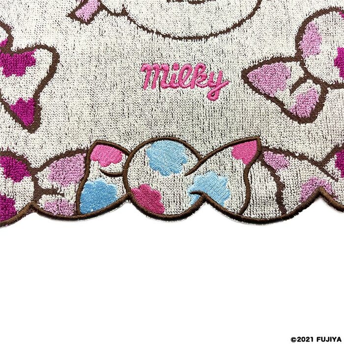 下部分がミルキーの形でスカラップ刺繍