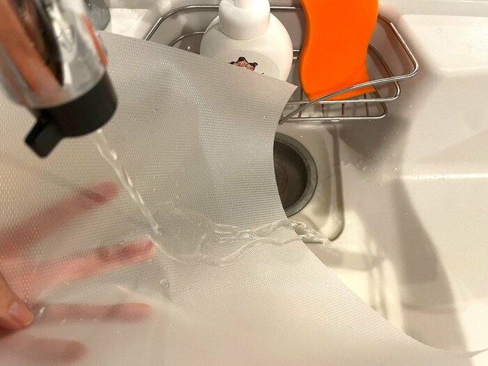 シートは水できれいに洗い流せます