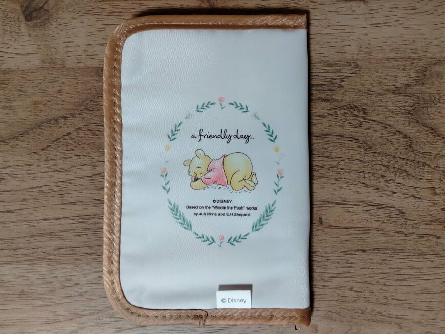 筆者撮影（セリア、通帳ケース/プー）