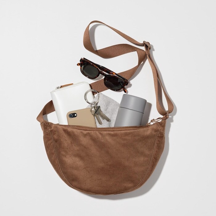 出所：ユニクロ公式オンラインストア ラウンドミニショルダーバッグ（コーデュロイ）