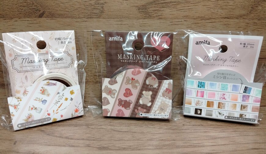 筆者撮影：（セリア、ビンテージフラワー・セリア、フラッフィーテディ・セリア、エモフォト＆カラー）