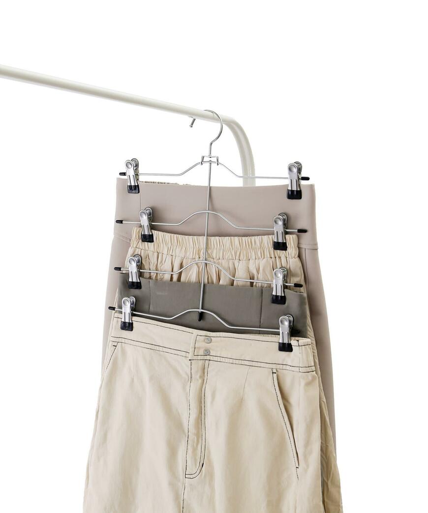 出所：パルグループ公式ファッション通販サイト 3COINS 《かさばらず、すっきり収納》4連スカートハンガー