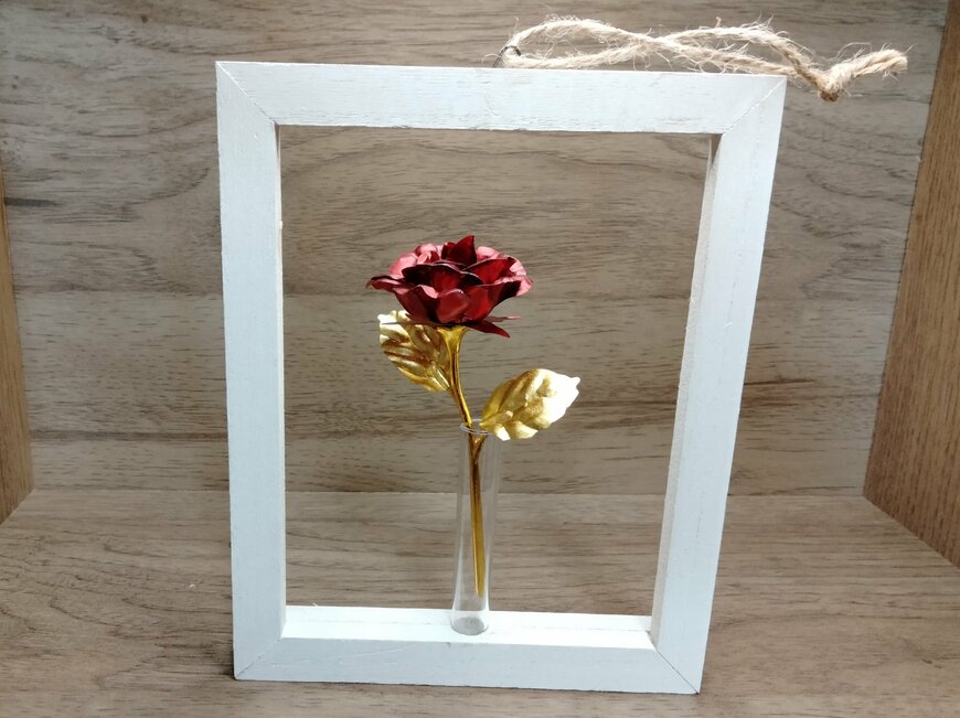 筆者撮影（セリア、ウッドハンギング一輪挿し）