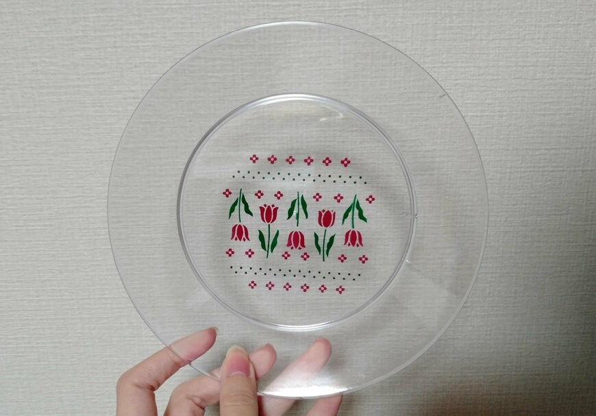 筆者撮影（セリア、クリアプレート 1P レトロフラワー）