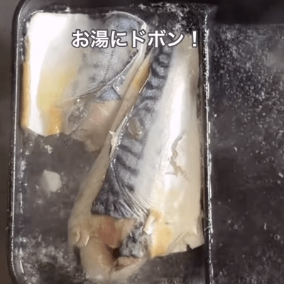 夫を沼らせる絶品の【焼かない鯖そぼろ弁当】骨なし鯖を茹でてほぐしてそぼろに！魚なのに満足度が高いお弁当に反響続々