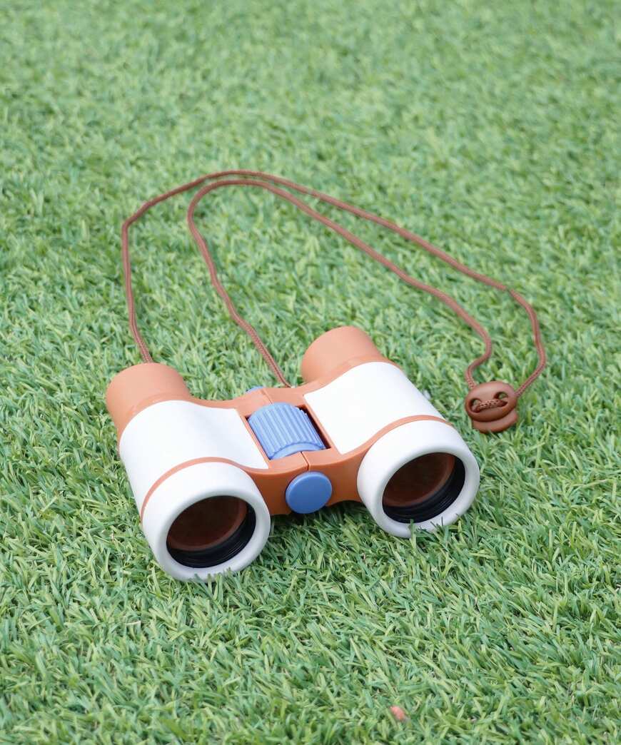 出所：パルグループ公式ファッション通販サイト 3COINS 双眼鏡