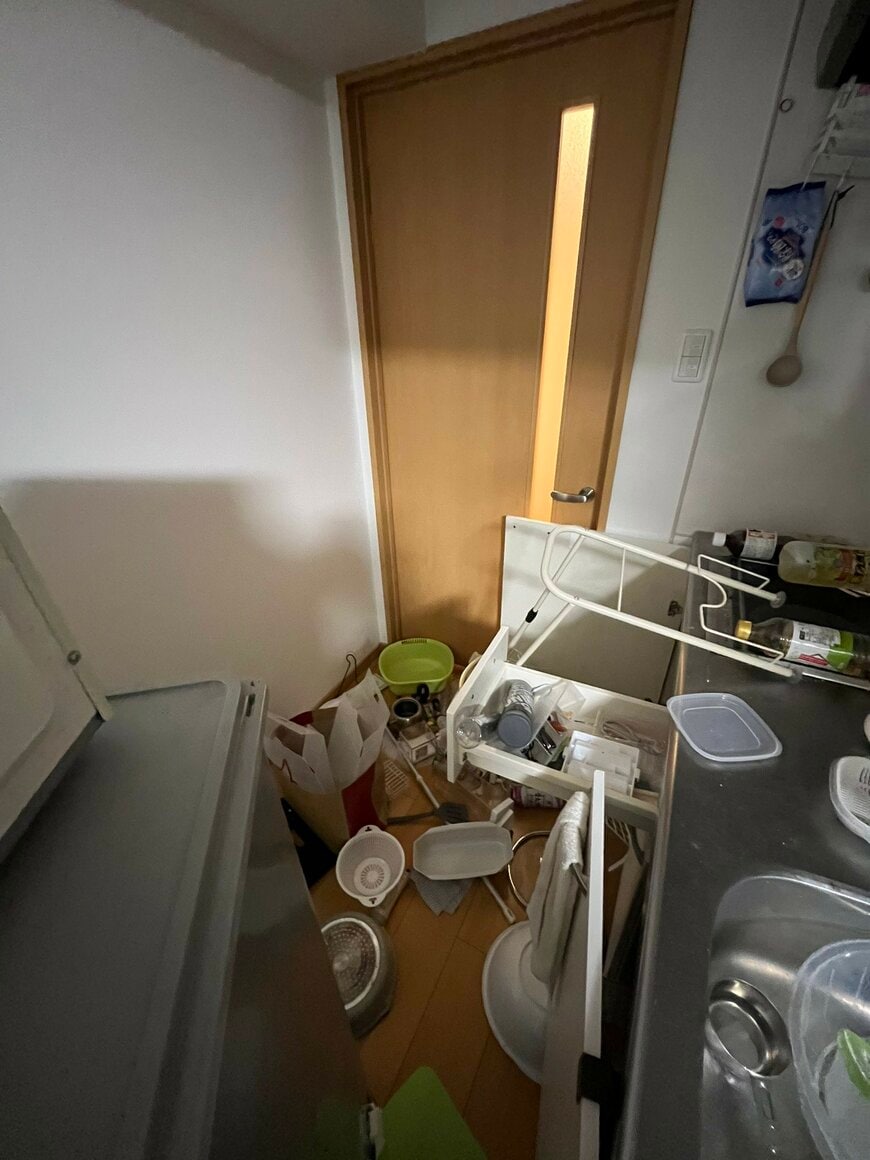 地震後の台所の様子