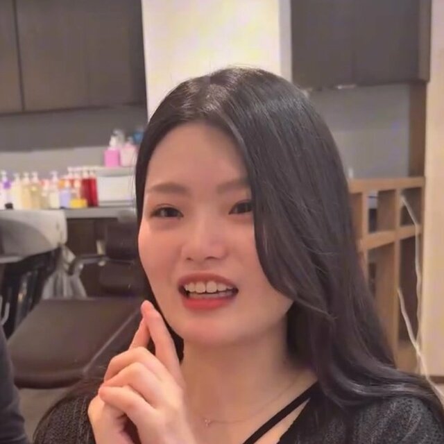 【大変身】前髪を作って小顔に見せたい女性が顔まわりカットでイメチェン！「すごい、整形級！」と大満足