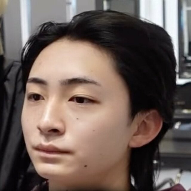 〈黒髪〉からカラーチェンジしたい男性→プロの手で…おしゃれな〈ホワイトブロンド〉に！「ドンピシャです」と笑顔溢れる