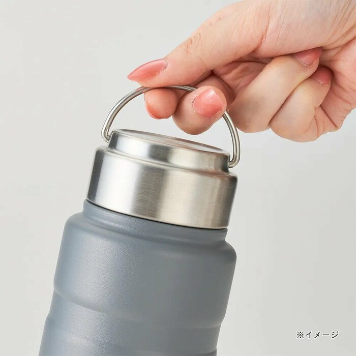 フタ部分に持ち運び用のハンドルが付いていて、便利です