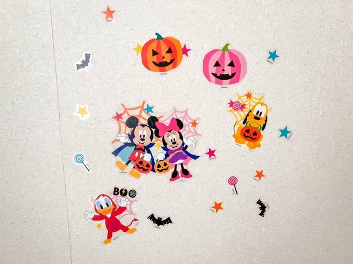 壁に貼ってみた感じはこちら