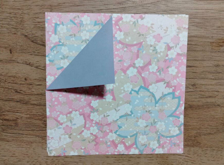 筆者撮影（ダイソー、両面和風ちよ紙2（60枚＋32枚、増量））