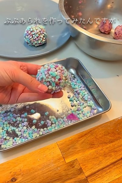 【紫陽花弁当】手作りの青いぶぶあられで”紫陽花”をイメージ！綺麗で可愛いお弁当が話題！