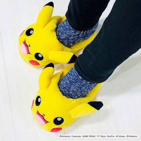 出所：ニトリ公式通販ニトリネット ピカチュウの可愛いクニャック(ルームシューズ）
