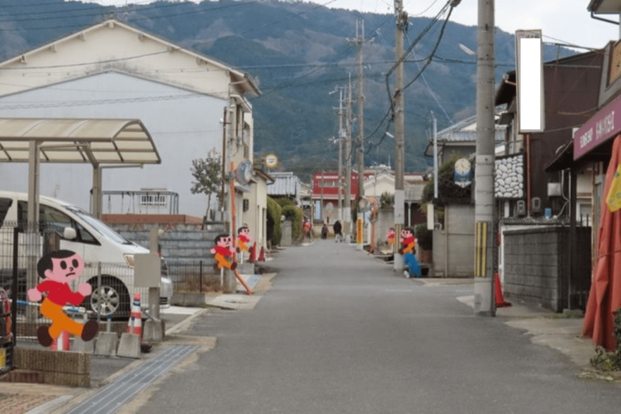 奈良県の道路に「強烈な違和感」　大量に発見されたものに「こんな密集することあるんだ」