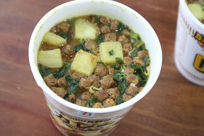 たっぷりお肉、コシのある主張が強い麺が特徴のセブンPB