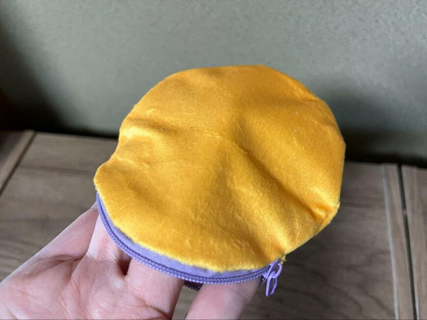 セリア　丸型ポーチ KU カラフル