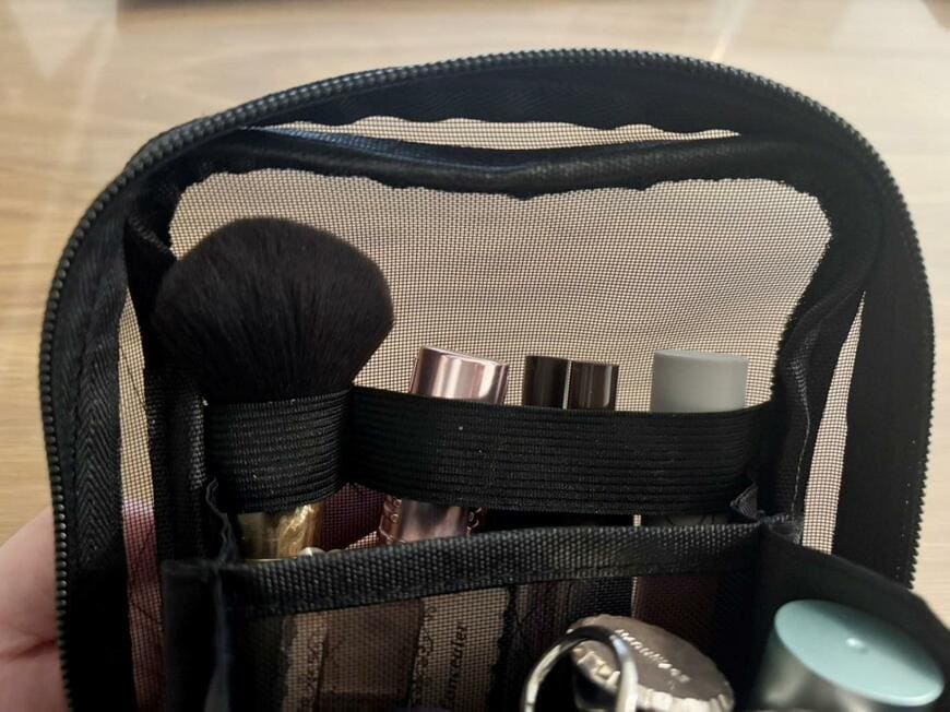 キャンドゥ「メッシュ縦型ポーチ」